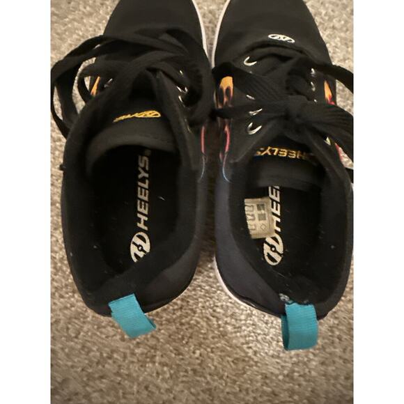 Heelys Pro 20 Prints Youth Skate Shoes in Black/Red Flames, sz 2 - Picture 9 of 9